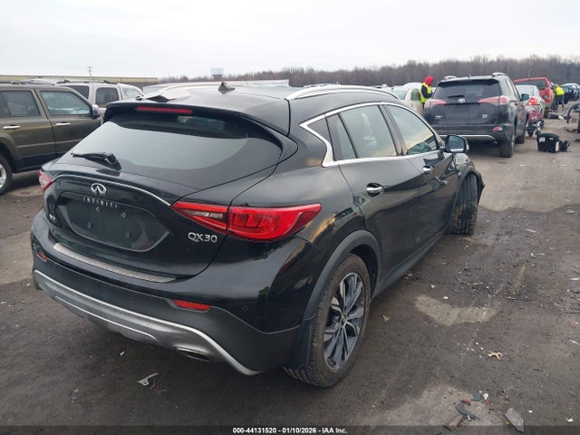 2018 INFINITI QX30 SJKCH5CR2JA043275 Photo 3