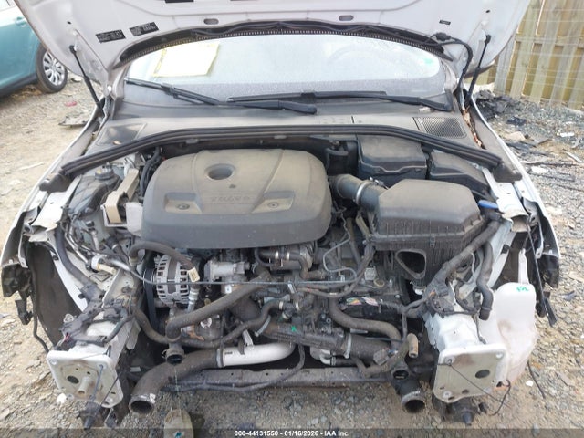 2017 VOLVO V60 YV140MEM7H1361357 Photo 9