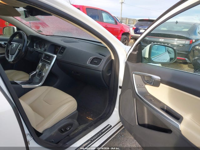 2017 VOLVO V60 YV140MEM7H1361357 Photo 4