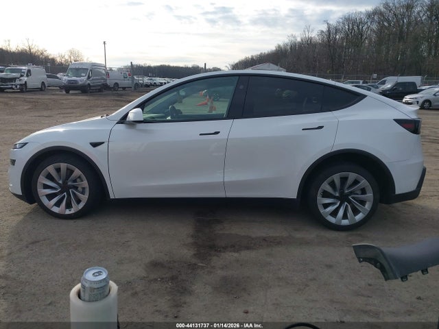 7SAYGDEE8TA456828 Tesla Model Y Long Range Launch Series/premium All-wheel Drive