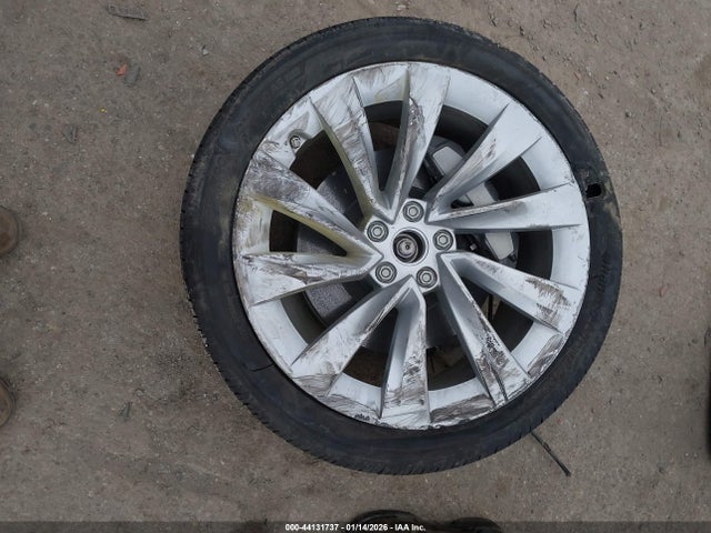 7SAYGDEE8TA456828 Tesla Model Y Long Range Launch Series/premium All-wheel Drive