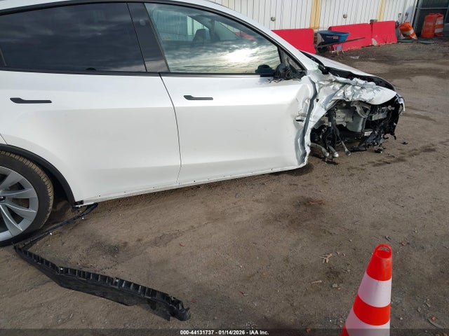 7SAYGDEE8TA456828 Tesla Model Y Long Range Launch Series/premium All-wheel Drive