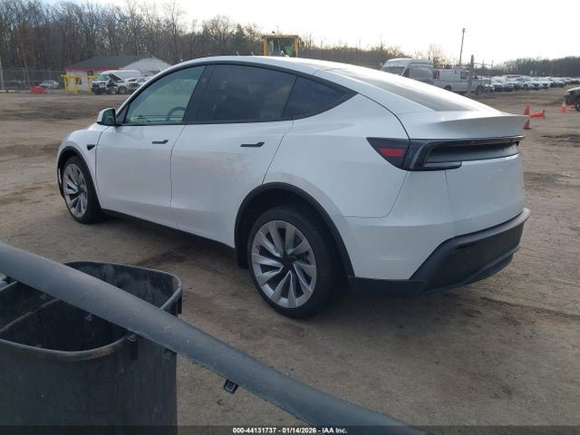 2026 TESLA MODEL Y 7SAYGDEE8TA456828 Photo 2