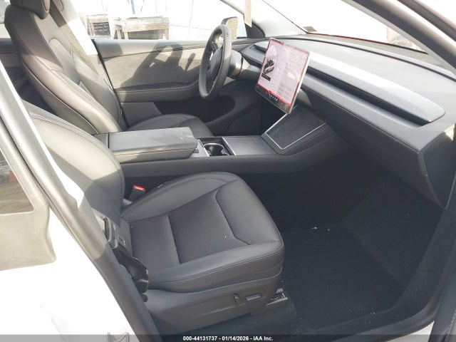 2026 TESLA MODEL Y 7SAYGDEE8TA456828 Photo 4