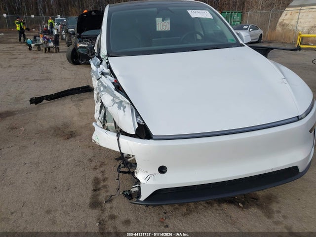 2026 TESLA MODEL Y 7SAYGDEE8TA456828 Photo 5