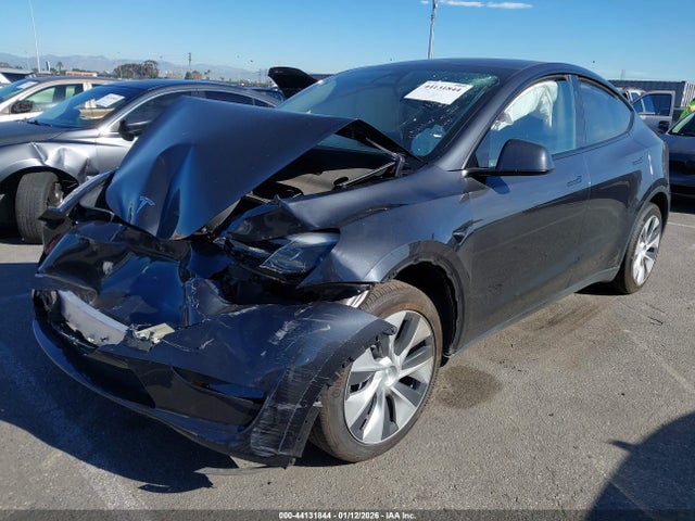 2024 TESLA MODEL Y 7SAYGDEDXRF053162 Photo 1