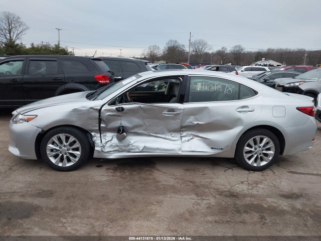 2013 Lexus Es 300h მანქანა იყიდება აუქციონზე, vin: JTHBW1GG1D2028124, აუქციონის ნომერი: 44131878
