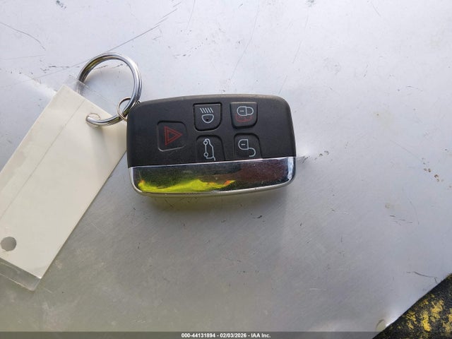 2017 JAGUAR XE SAJAK4BV1HA972874 Photo 10