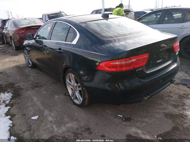 2017 JAGUAR XE SAJAK4BV1HA972874 Photo 2