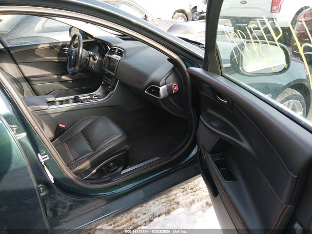 2017 JAGUAR XE SAJAK4BV1HA972874 Photo 4