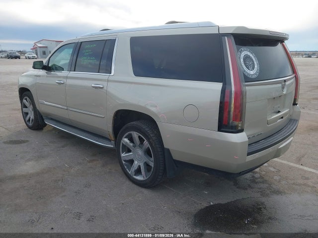 2015 CADILLAC ESCALADE ESV 1GYS4HKJ3FR286183 Photo 2