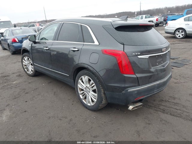 44132048 :رقم المزاد ، 1GYKNCRSXHZ101452 vin ، 2017 Cadillac Xt5 Premium Luxury مزاد بيع