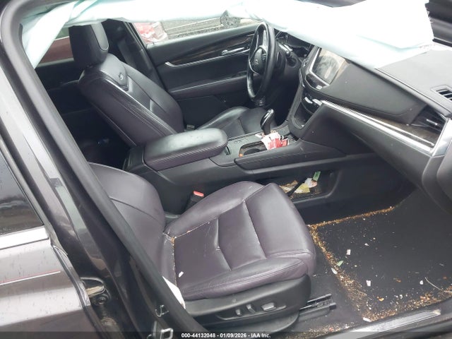 44132048 :رقم المزاد ، 1GYKNCRSXHZ101452 vin ، 2017 Cadillac Xt5 Premium Luxury مزاد بيع