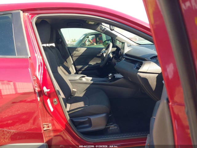 JTNKHMBX6K1047481 Toyota C-HR LE