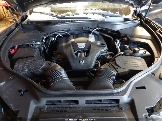 Продажа на аукционе авто 2018 Maserati Levante, vin: ZN661XUA9JX301277, номер лота: 44132398