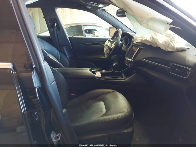Продажа на аукционе авто 2018 Maserati Levante, vin: ZN661XUA9JX301277, номер лота: 44132398