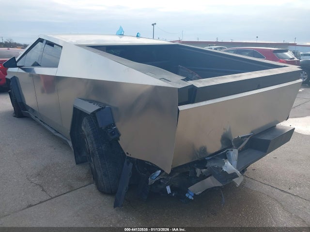 2025 TESLA CYBERTRUCK 7G2CEHED2SA066444 Photo 2