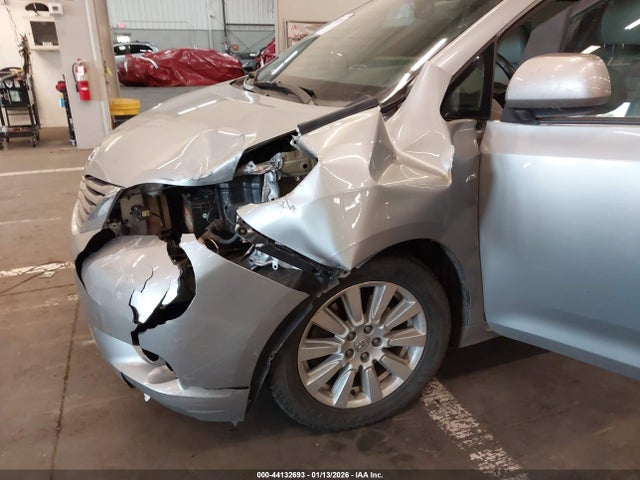 5TDDZ3DC1HS172169 Toyota Sienna Xle 7 Passenger