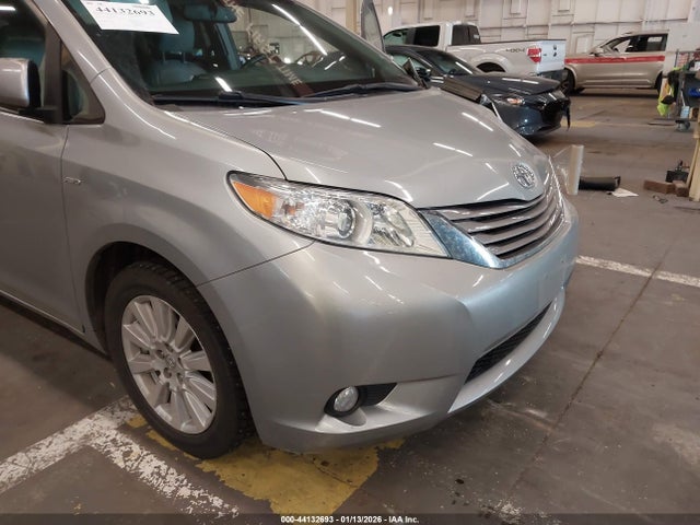 5TDDZ3DC1HS172169 Toyota Sienna Xle 7 Passenger