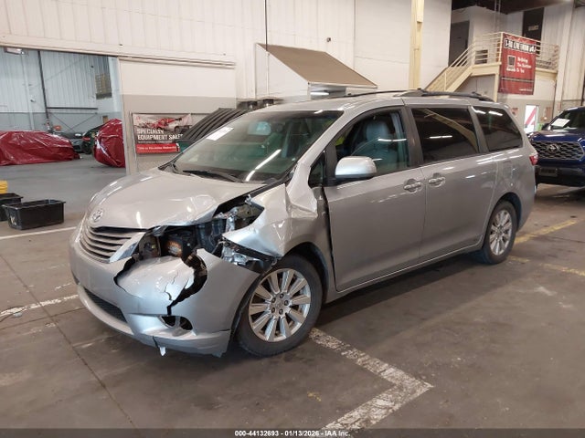 5TDDZ3DC1HS172169 Toyota Sienna Xle 7 Passenger