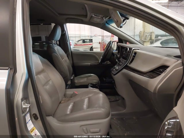 5TDDZ3DC1HS172169 Toyota Sienna Xle 7 Passenger
