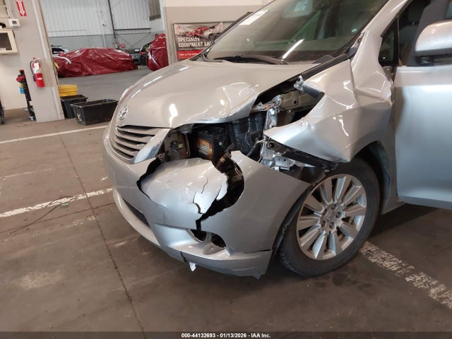5TDDZ3DC1HS172169 Toyota Sienna Xle 7 Passenger