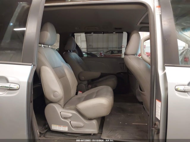 5TDDZ3DC1HS172169 Toyota Sienna Xle 7 Passenger