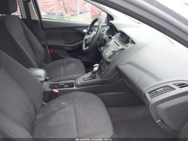 1FADP3K29FL281791 Ford FOCUS SE