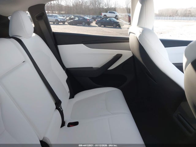 2026 TESLA MODEL Y 7SAYGDED6TA491861 Photo 7