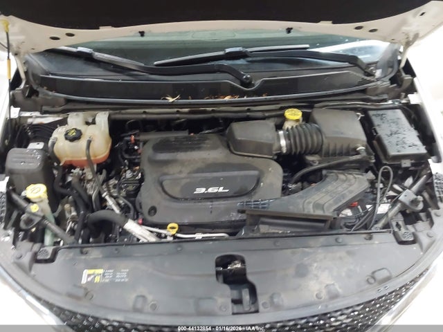 Продажа на аукционе авто 2017 Chrysler Pacifica Touring-l, vin: 2C4RC1BG8HR541765, номер лота: 44132854
