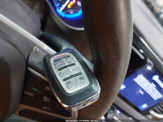 Продажа на аукционе авто 2017 Chrysler Pacifica Touring-l, vin: 2C4RC1BG8HR541765, номер лота: 44132854