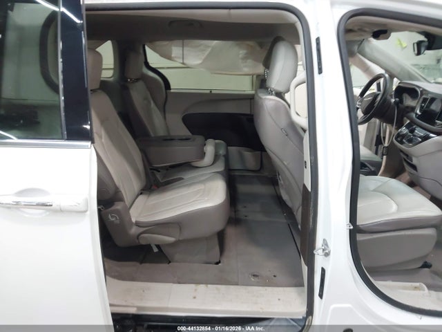 Продажа на аукционе авто 2017 Chrysler Pacifica Touring-l, vin: 2C4RC1BG8HR541765, номер лота: 44132854