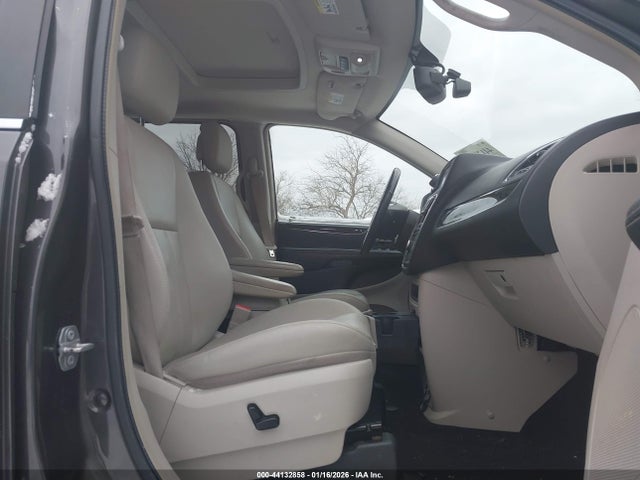 44132858 :رقم المزاد ، 2C4RC1CG1GR188671 vin ، 2016 Chrysler Town & Country Touring-l Anniversary Edition مزاد بيع
