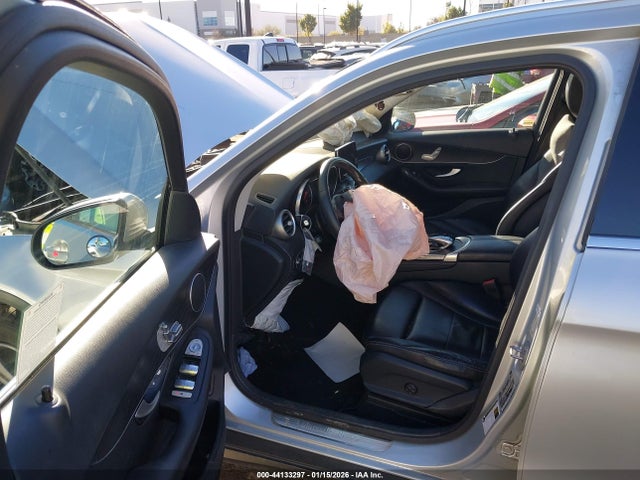 WDC0G4JB7GF111861 Mercedes-Benz GLC 300