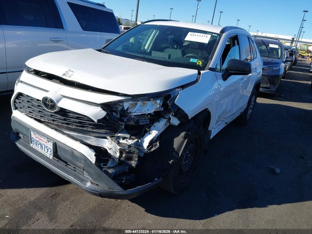 Toyota RAV4 LE 2021 2T3H1RFV4MC117381 Image 2