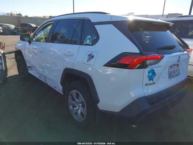 Toyota RAV4 LE 2021 2T3H1RFV4MC117381 Image 3