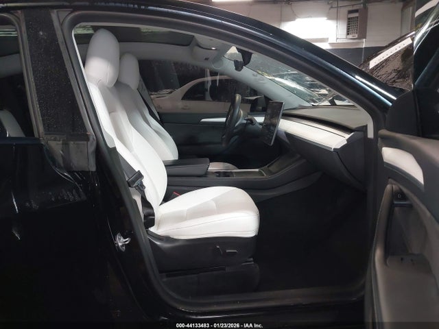 Продажа на аукционе авто 2022 Tesla Model Y Performance Dual Motor All-wheel Drive, vin: 7SAYGDEF2NF531053, номер лота: 44133483