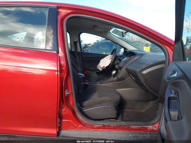 1FADP3K28JL257538 Ford FOCUS SE