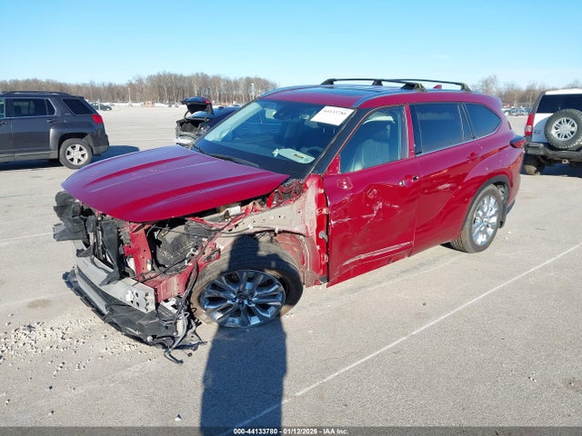 2022 TOYOTA HIGHLANDER 5TDXBRCH8NS555975 Photo 1