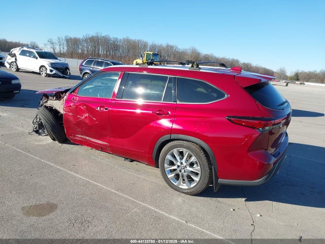 2022 TOYOTA HIGHLANDER 5TDXBRCH8NS555975 Photo 2