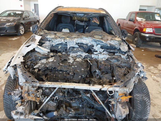 2019 VOLVO XC60 HYBRID LYVBR0DM0KB283548 Photo 9