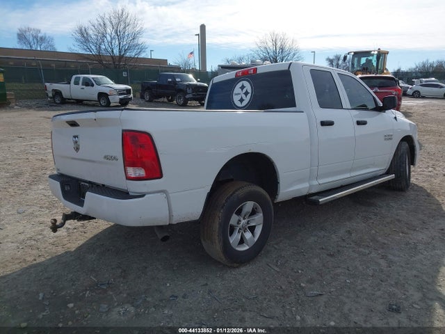 2017 RAM 1500 1C6RR7FG6HS559490 Photo 3