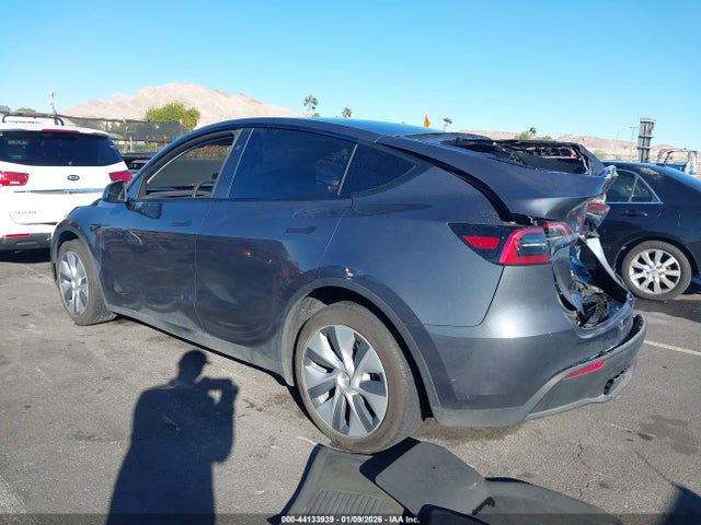 2023 TESLA MODEL Y 7SAYGDEE6PF911376 Photo 2