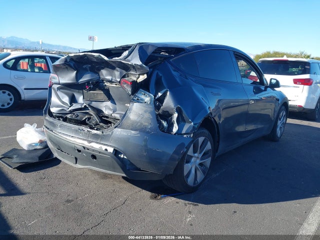 2023 TESLA MODEL Y 7SAYGDEE6PF911376 Photo 3