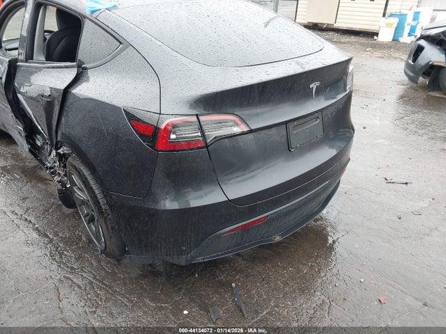 Tesla Model Y Rwd 2024 7SAYGDEDXRF099834 Image 18