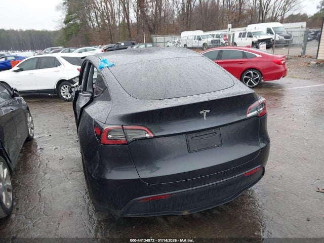 2024 TESLA MODEL Y 7SAYGDEDXRF099834 Photo 2