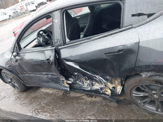 2024 TESLA MODEL Y 7SAYGDEDXRF099834 Photo 5