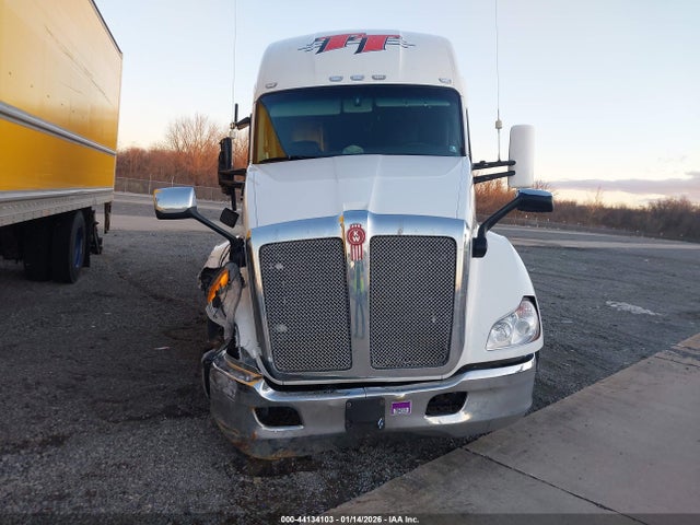 44134103 :رقم المزاد ، 1XKYDP9X6NJ480129 vin ، 2022 Kenworth T680 مزاد بيع