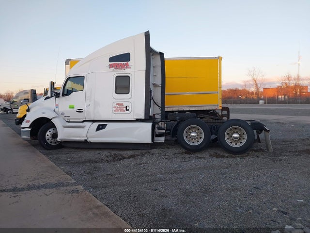 44134103 :رقم المزاد ، 1XKYDP9X6NJ480129 vin ، 2022 Kenworth T680 مزاد بيع