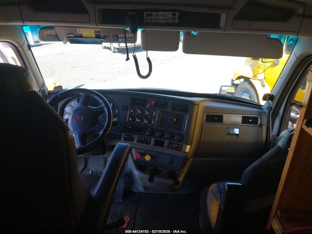 44134103 :رقم المزاد ، 1XKYDP9X6NJ480129 vin ، 2022 Kenworth T680 مزاد بيع